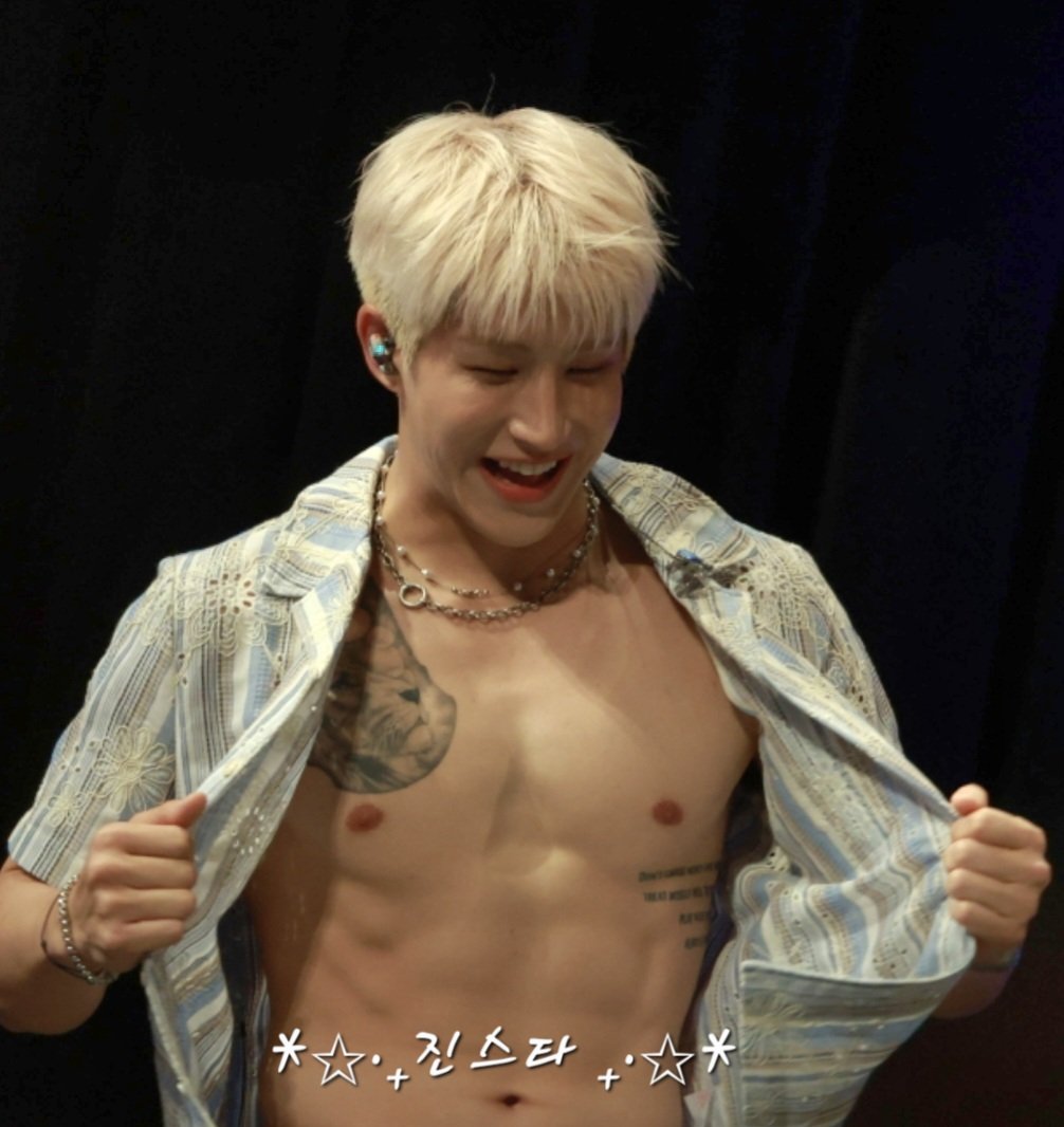 imkimmoonbin's tweet photo. GENTE PQP GOSTOSO DEMAIS https://t.co/hxa4OpNOVr