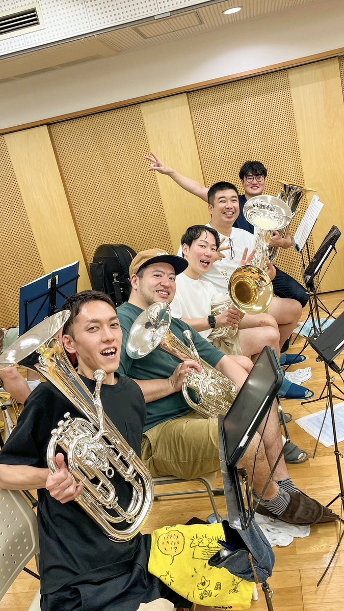 TasselBrassBand's tweet photo. 本日の練習は高出席率でした👏👏👏
人数が揃うと普段とは違ったハーモニーが聞こえたり
音量のバランスにも気を遣ったり…
とっても充実した練習ができました✨

厳しい残暑ですが冬の演奏会に向けて頑張っています🔥

ユーフォ＆バリトンは全員集合でした🫶 https://t.co/BFg4FD1MPG
