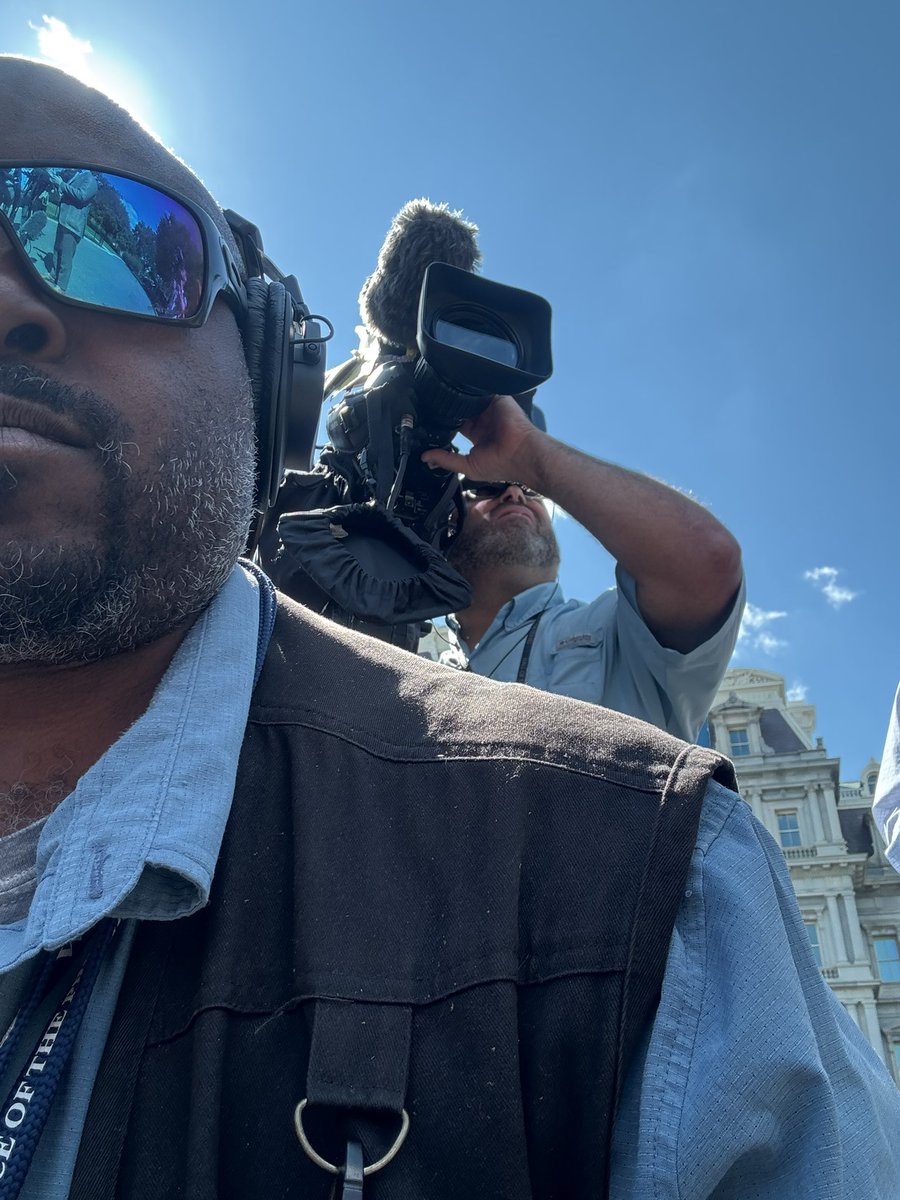 dartise's tweet photo. Ran audio for the Stephen Miller gaggle Friday. Long mics, hot sun, tight press pack — part of the job. #BehindTheBroadcast #CameramanChronicles #DartiseShoots #NewsLife #PressPack #FieldOps #AudioRig https://t.co/VIRMPDSn6Z