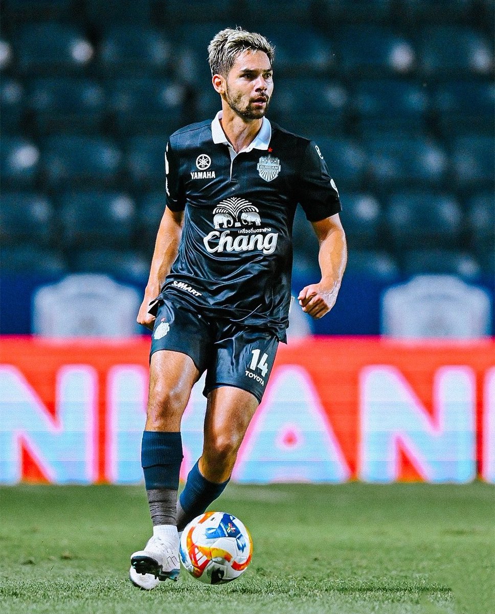 Sandy Walsh mencetak gol untuk Buriram United di laga vs Chiangrai United. Saat ini Buriram United unggul 2-1 atas tuan rumah. Modal yang apik nih sebelum gabung TC Timnas Indonesia 🇮🇩

#BuriramUnited #TimnasIndonesia