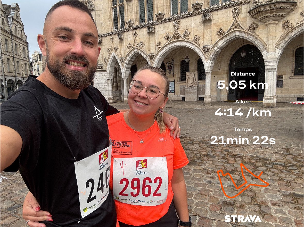 Ce matin course de 5 km à Arras avec ma chérie esprit #RuizClub au max 😍😍 cc <a href="/alexandreruiz/">𝗔𝗹𝗲𝘅𝗮𝗻𝗱𝗿𝗲 𝗥𝘂𝗶𝘇</a> bravo à ma chérie pour sa 1ere course 😀