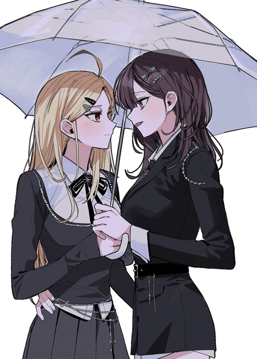 살며시 옮겨오는 그대 
거리 틈에 닿는 숨