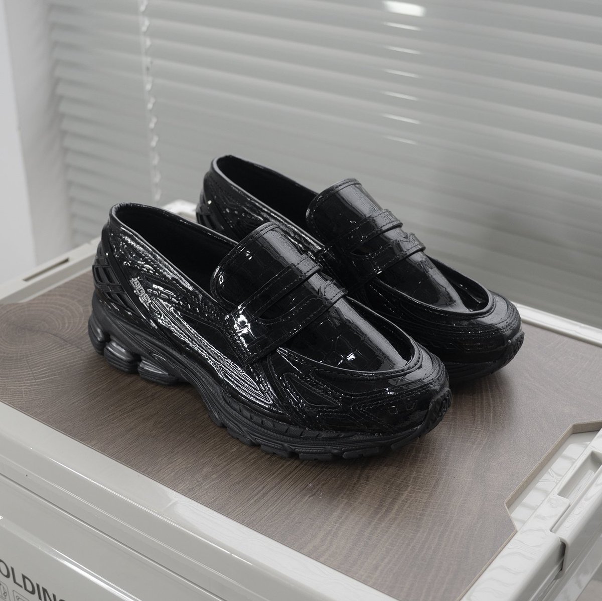 2025年末 発売予定】 New Balance U1906 LCR Loafer “Black Croc