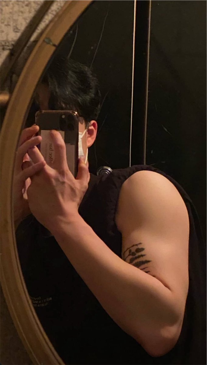 那如果是稍微刺青又稍微有在健身的奶0勒👀