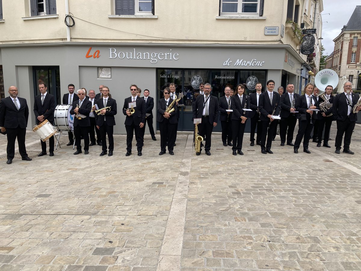 OHChartres's tweet photo. L’orchestre d’harmonie de Chartres était présent ce matin pour célébrer les 81 ans de la Libération de Chartres. https://t.co/D7HyaQFQyD