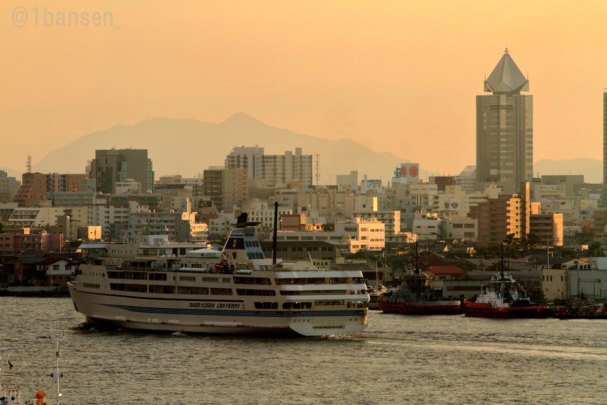 1bansen_'s tweet photo. 夕景、新潟港。15年前の今日撮影。10年8月31日。 https://t.co/sgaBVXF89k
