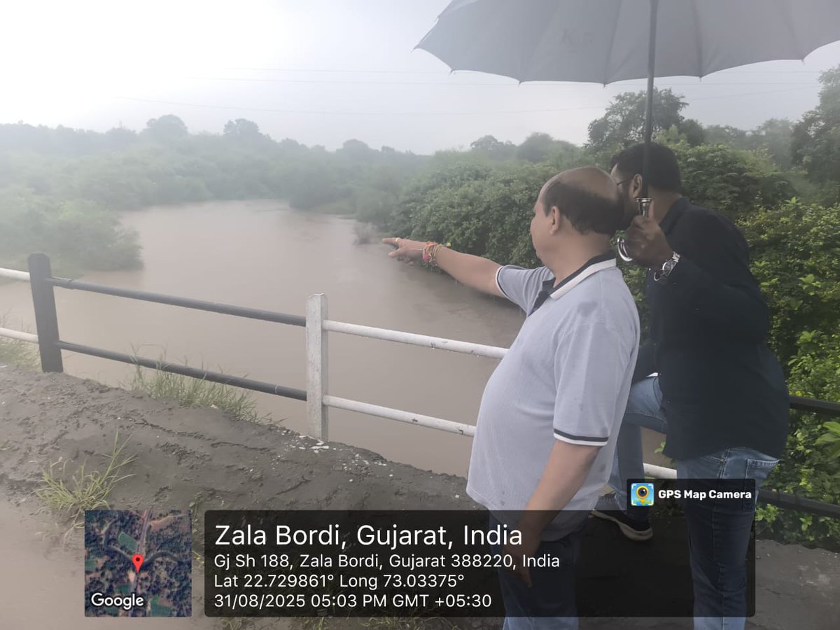 આજરોજ થામણા ઘોરા અને અરડી ગામો જ્યાંથી શેઢી નદી પસાર થાય છે તે ગામોની મુલાકાત લીધી  અને તલાટીકમમંત્રી શ્રીઓ ને    સાવચેતી રાખવા જણાવ્યું હતું
<a href="/revenuegujarat/">Revenue Dep. Gujarat</a> 
<a href="/CollectorAnd/">Collector and DM Anand</a> 
<a href="/ero_anand53446/">SDM Anand</a> 
<a href="/ddoanand/">DDOANAND</a> 
<a href="/DsoAnand/">dso anand</a>