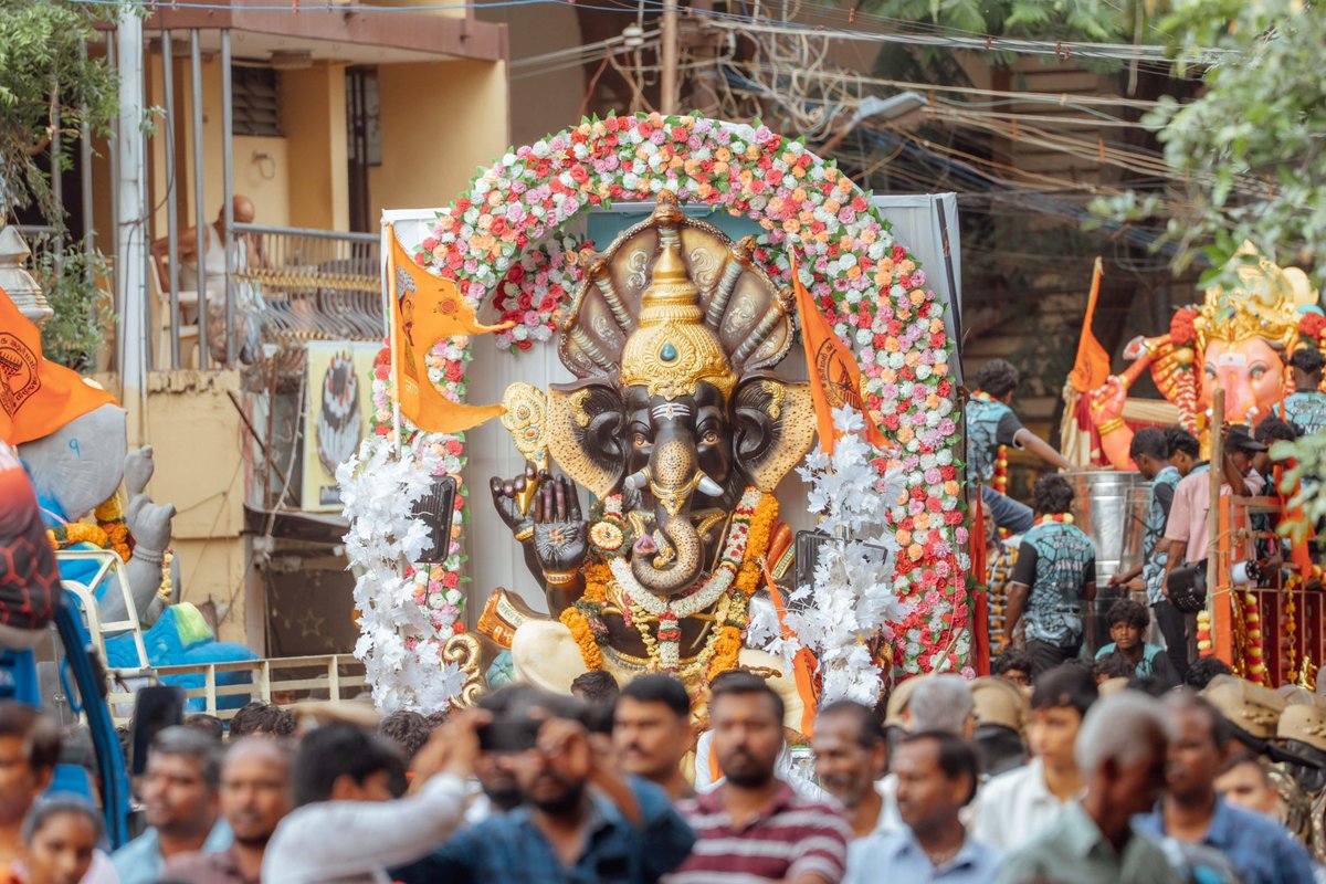 annamalai_k's tweet image. இன்றைய தினம் மாலை, கோவை மாவட்டத்தில் இந்து முன்னணி அமைப்பின் சார்பில் நடைபெற்ற மாபெரும் விநாயகர் விசர்ஜன ஊர்வலத்தில் பங்கேற்று விநாயகர் அருளை பெற்றதில் மனம் நிறைந்த மகிழ்ச்சி கொள்கிறேன். 

திமுக அரசு முருகன் மாநாடு நடத்தியபோது 21 தீர்மானங்களை நிறைவேற்றினார்கள் அதில் எட்டாவது…
