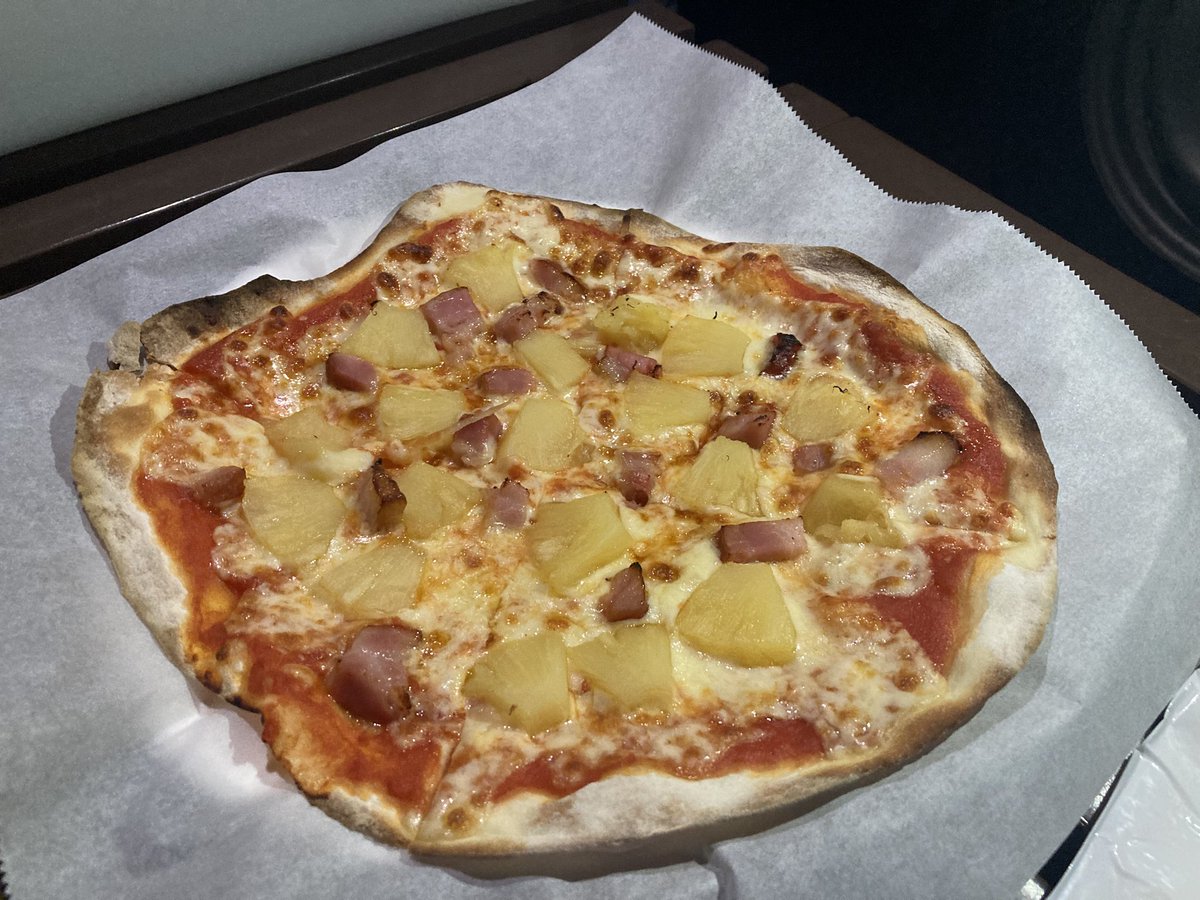kobakenchang's tweet photo. 小塚山夕涼み会！
ギリギリ参加出来た〜
#HyugaKitchen さんのベーコン＆パイン🍕
ハワイを感じられ甘みと塩味の無限ループ😆
#CASSADY さんのガイヤーン
超デカ鶏でスパイスの香り強すぎず超ウマ👍
#punana さんの水出し☕️
おつまみにも合うから最高🤣

さてこれから家でソロコップ酒の会😚
#暴食戦線 https://t.co/mOf17SSLAV