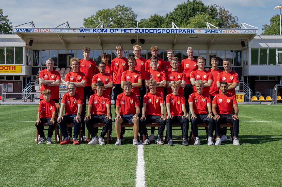 📌 𝗦𝗲𝗶𝘇𝗼𝗲𝗻𝘀𝘀𝘁𝗮𝗿𝘁 𝗢𝗡𝗦 𝗦𝗻𝗲𝗲𝗸
Op 23 augustus trapten onze trainers het seizoen af met een inspirerende teamdag vol ideeën over het leerklimaat en hoe wij samen onze jeugdleden optimaal kunnen ondersteunen in hun ontwikkeling.

Op naar een mooi seizoen! 🧡🤍