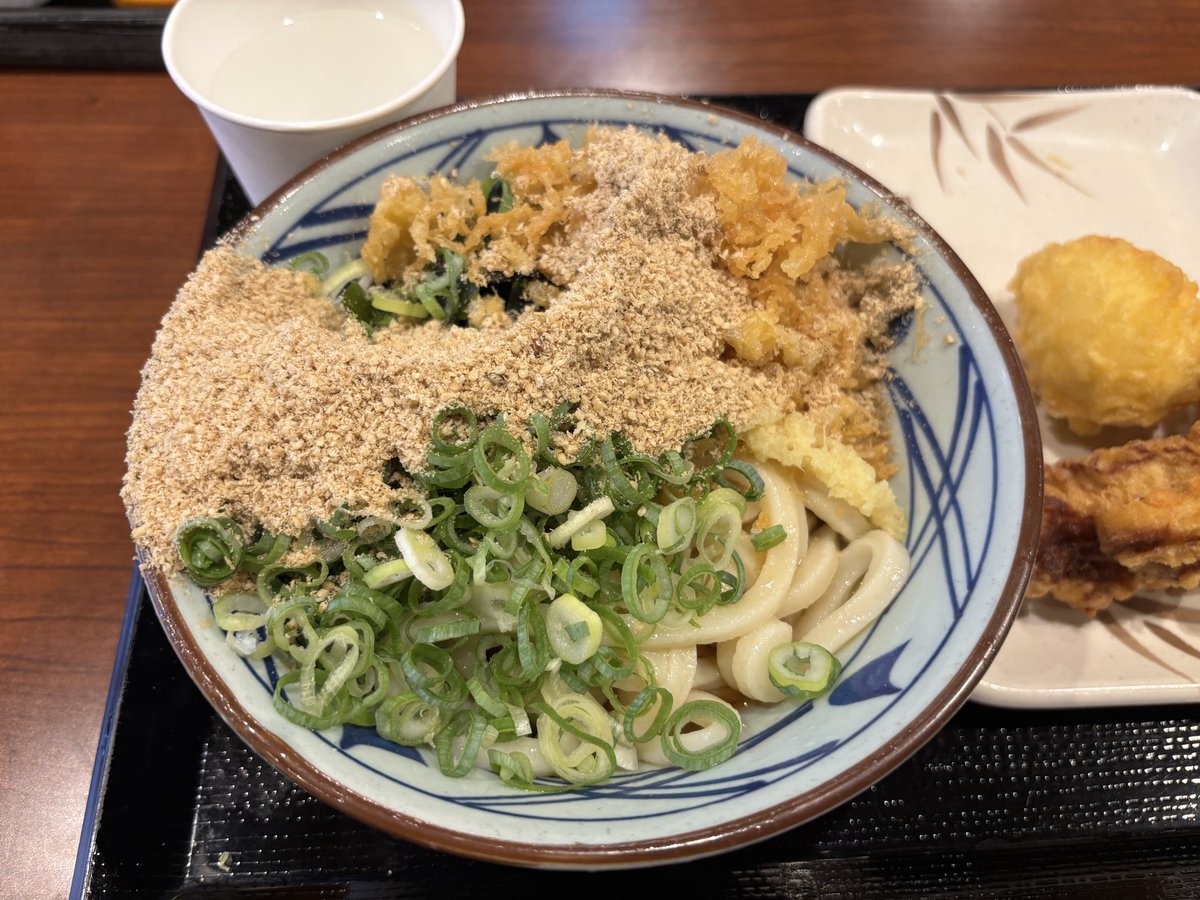 すりごまかけようとしたら蓋ごと外れて今これ