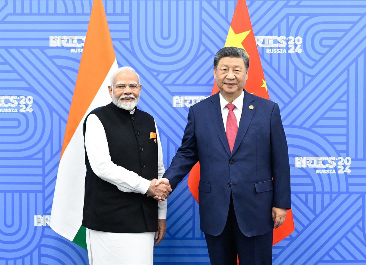 Telenoticiasrd's tweet photo. #ElMundo I Xi Jinping y Narendra Modi sellan acercamiento en Tianjin: “No debemos ser rivales, sino socios”
Más detalles en el link
https://t.co/MtxyExKHsE
#XiJinping #NarendraModi #acercamiento #Tianjin #rivales #socios https://t.co/w9F3qgkrdO