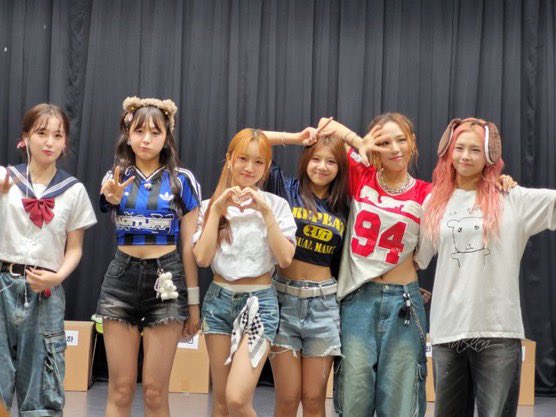 gosh i miss them so much already 🥺

253108 #QueenzEye #퀸즈아이