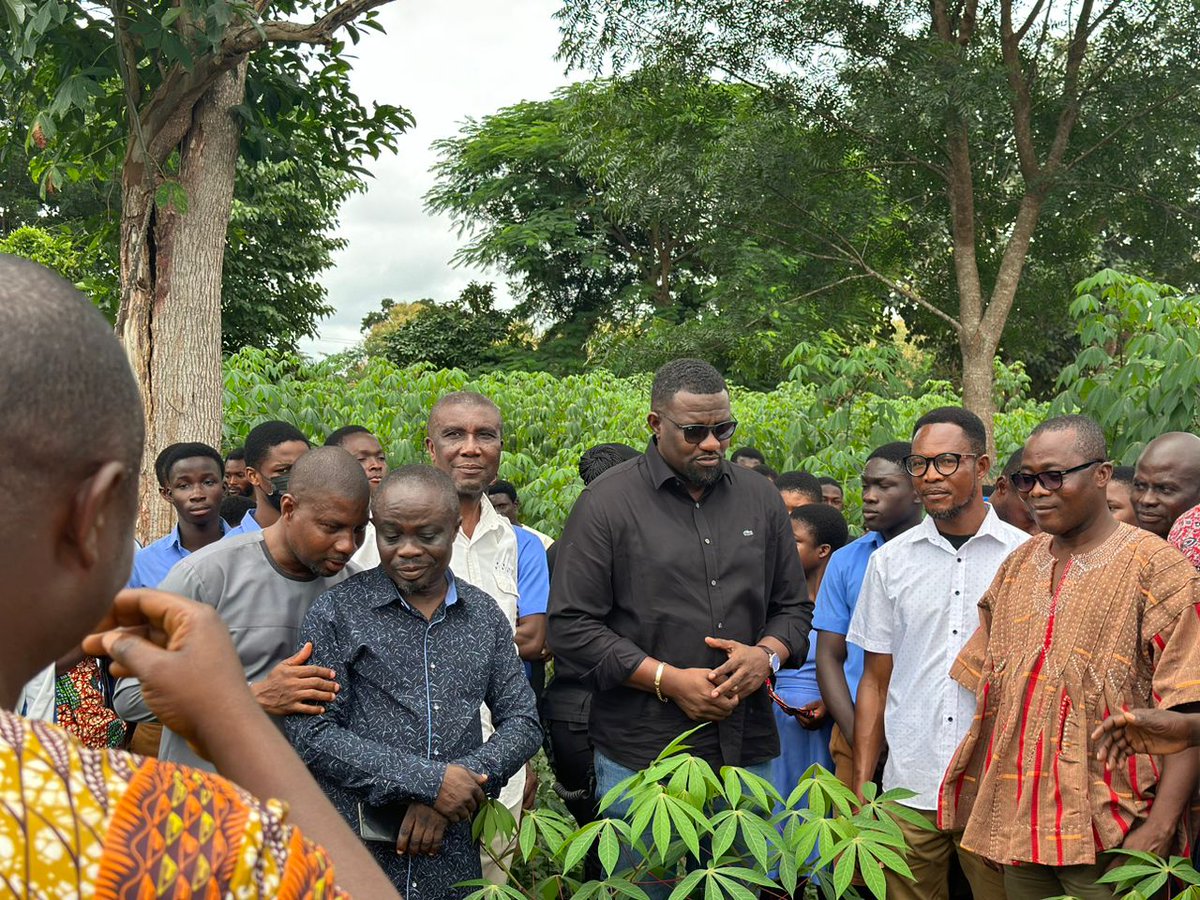 AmoleProf's tweet photo. @johndumelo thank you for the visit to my formal school to have an overview of the school farm project  which as a young  farmer myself and agri activist taken upon myself to advocate  for today school farms has commenced  and really excited. 
@joyce_bawah @JDMahama https://t.co/b8cF66aRjy