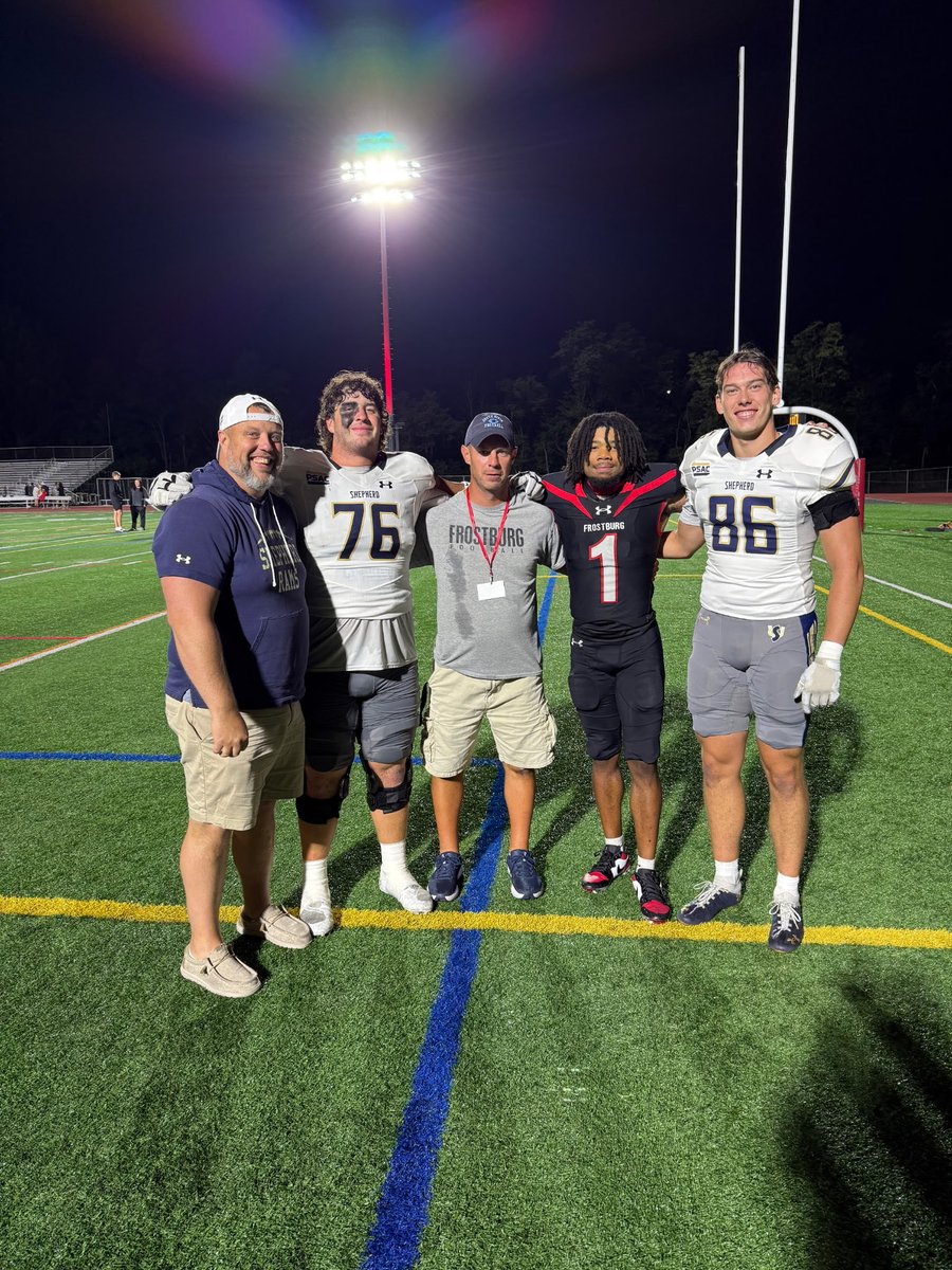 SRSeahawksaacps's tweet photo. South River had football Alumni on both sides of the Shepherd/Frostburg Game. Trashaun Timmons c/o 23 for Frostburg and Caleb Herb c/o 23 and Colby Strange c/o 22. #wersr https://t.co/Puiogymjyq