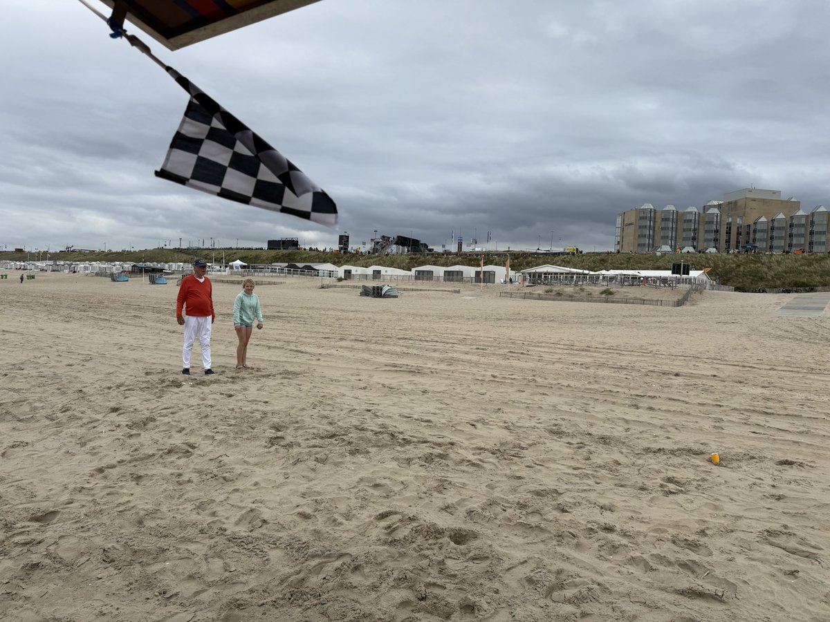 FamilyDogecoin's tweet image. The airforce with Dutch flag opening #formule1 
#zandvoortgp 
To kill time inbetween selling hotdogs &amp;amp; ice cream playing Jeu de Boules