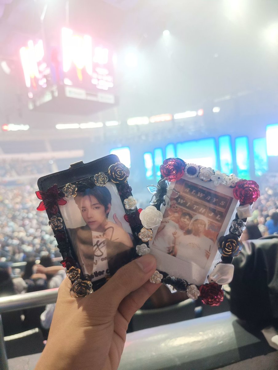 juden_fanboy's tweet photo. Di man kita nakita ng malapitan. I know alam mo na andito lang ako/kami naka support sa'yo and sa inyo ng AHOF. 

Thank you for always giving your best sa mga performance nyo. Napaka husay mo lagi my shining star.

Soon makikita mo rin ako ng malapitan 🤭

#AHOF #아홉 #JL #제이엘 https://t.co/Fqtu1rwFPQ
