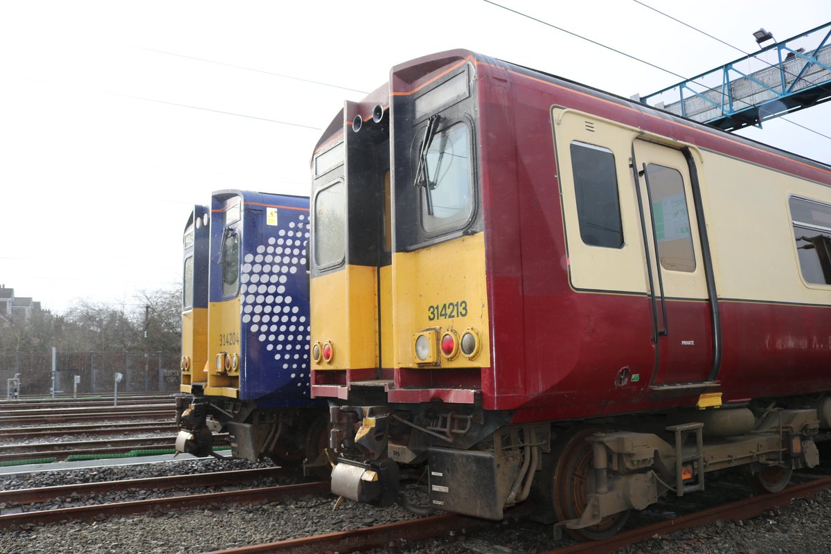 ScotRail's tweet image. Category: Things which have gone. 👋👋👋

#Class314 
Served the Strathclyde region for 40 years.

#Class365
Can you remember their popular nickname?

#Summer
Well, at least until June 2026.

#PeakFares
From today, say goodbye to peak fares! 

👀 scotrail.co.uk/tickets/peak-f…