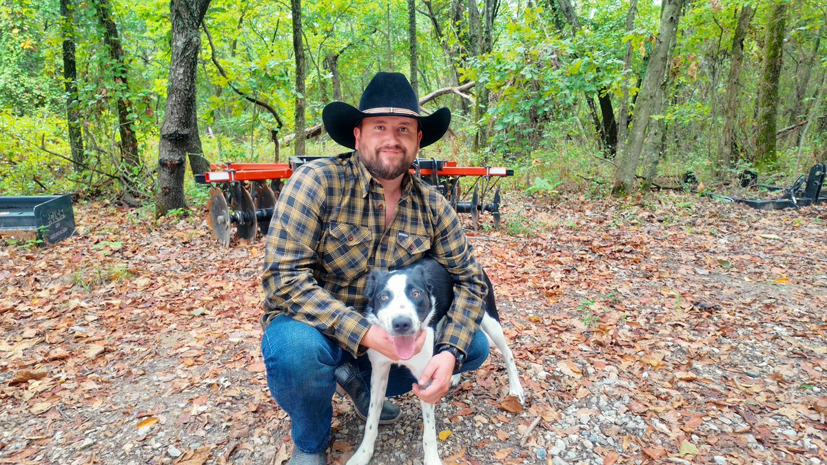 CowboyTravis91's tweet photo. Good mornin darlin. Sissy’s already got me up and movin, makin sure the chores get done. Startin the day with this smile on my face and thinkin about you too 

#GoodMorning #CountryBoy #CowboyCharm #CountryLife https://t.co/7DCd56wEAQ