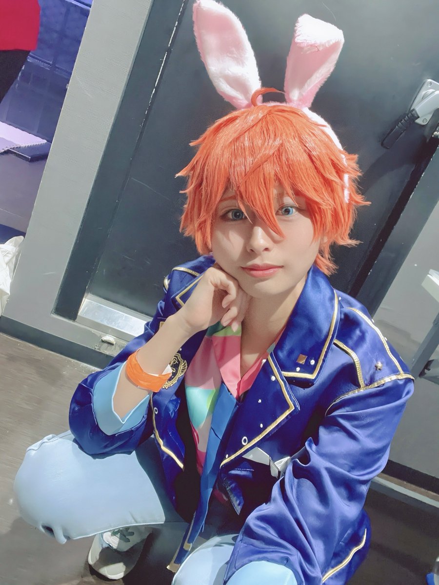 ayaseai's tweet photo. 初のいーおと！楽しかった🌟
(ﾌｫｰｼｰｽﾞﾝ衣装でおじゃましました🌷)
うさみみ付けて頂いたり🐰
まさかｽﾊﾞﾙくんのｿﾛでみつさんと膝から崩れ落ちたり😭(限界ｵﾀｸ達)(DJ千里さん🎧ｾﾄﾘの破壊力🫨)
みんなでｱｲﾄﾞﾙｿﾝｸﾞ＆てっかい推しの顔拝めて最高🕺🪩
#いーおと  
#いーおとコス https://t.co/svIn5aQT7m