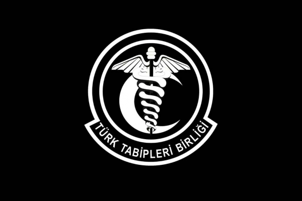 Adıyaman’dan Diyarbakır’a gezi turu için giden sağlık emekçilerini taşıyan bir aracın trafik kazası geçirdiğini derin bir üzüntüyle öğrenmiş bulunmaktayız.

Ne yazık ki yaşanan kazada iki sağlık çalışanı yaşamını yitirirken on üç çalışma arkadaşımız da yaralanmıştır. 

Kazada