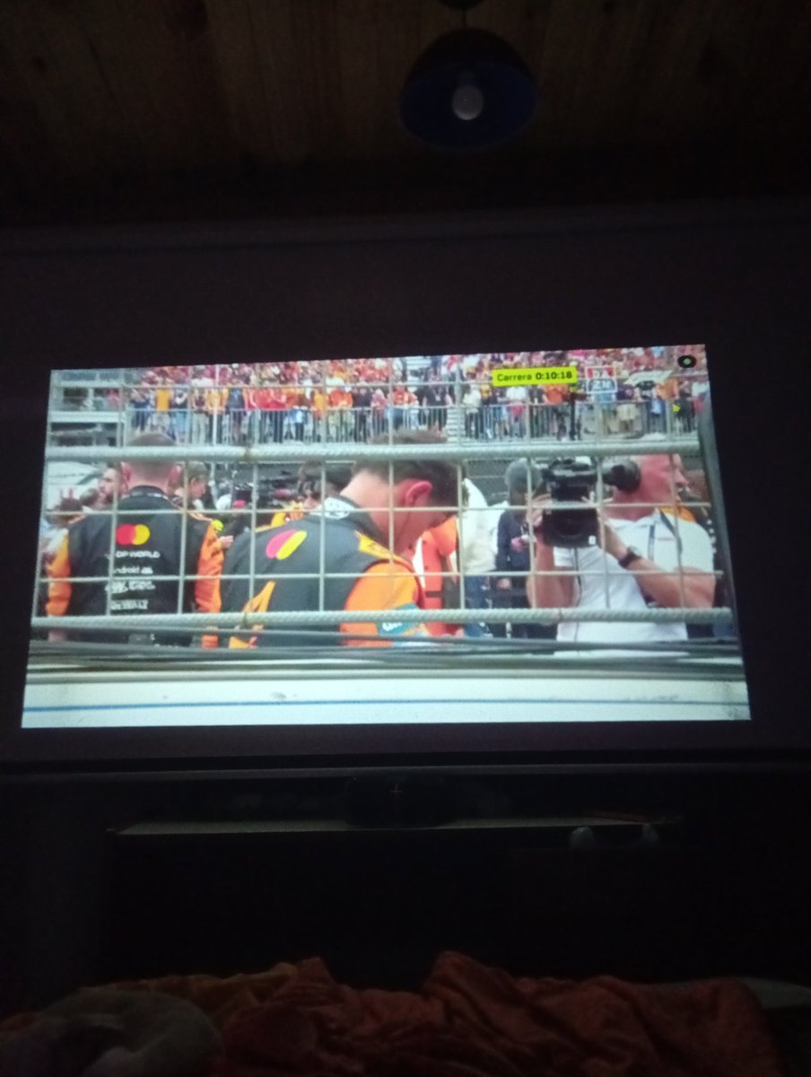 Efectivamente compré un proyector, una pantalla y unos parlantes para ver las carreras??? Efectivamente y no me arrepiento de nadaaaa