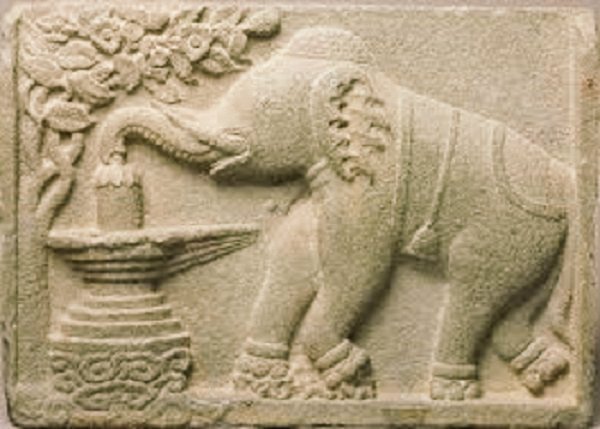 यह आठ सौ साल पुरानी मूर्ति भारत नहीं बल्कि चीन से है।

जयतु सनातन धर्म 🚩