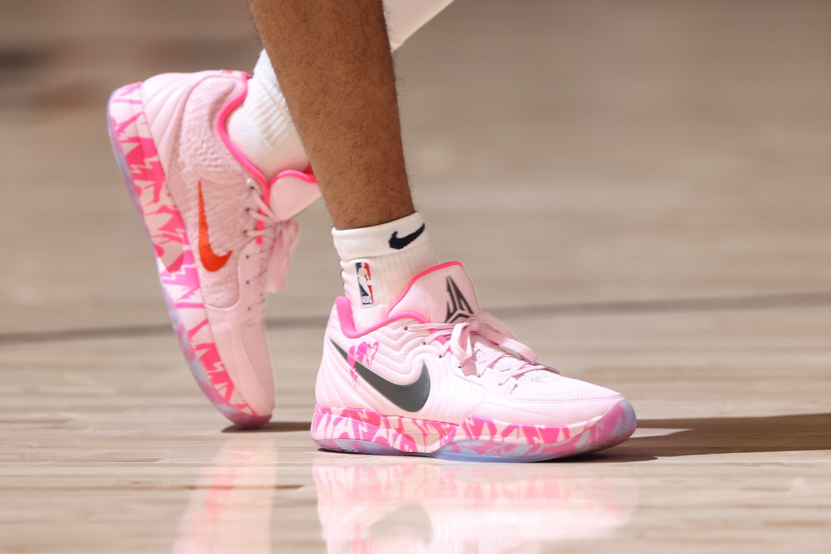 NBABrasil's tweet photo. Você consegue ACERTAR quais são os jogadores apenas pelo tênis? 👀 👟
#MemeNBA https://t.co/AAkkIIEPHQ