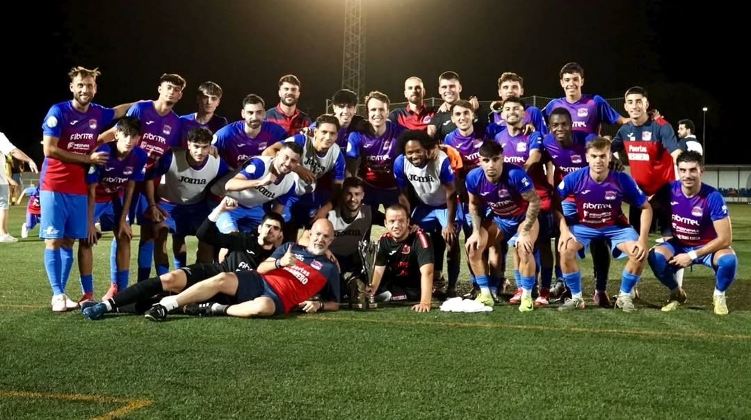 Pretemporada finalizada✅
Temporada 🔜🚀

Entrenamientos, vídeos, conversaciones y partidos para tener claro el punto de partida. Siempre el EQUIPO por encima de todo 🍍🤝

Predisposición y mucho trabajo por delante 🧠⛏️

A disfrutar!! ❤️💙