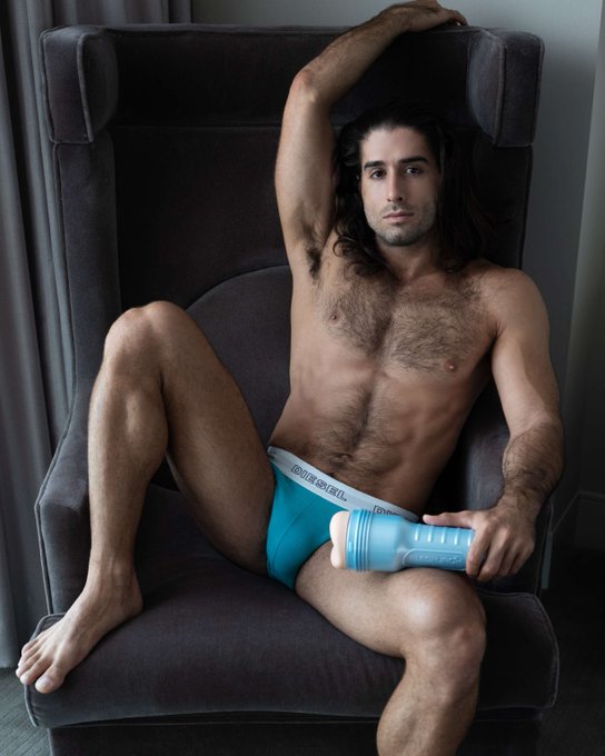 Who wants to slide inside?   US/Europe/Canada/Australia:    https://t.co/pfmGrwDYTK  Brazil:    https://t