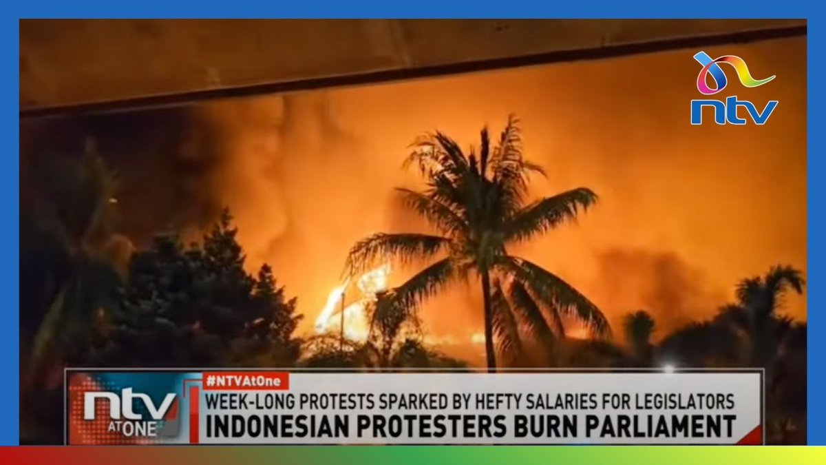 Protesters torch regional parliament in Indonesia 

zurl.co/m4KMD