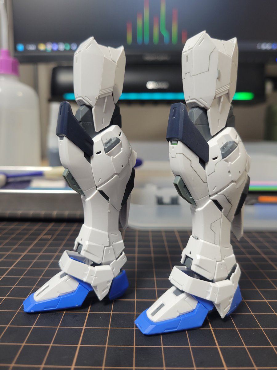 subaru64927's tweet photo. ①Ver.2.0特有のバラエーナのアレンジはTV版に近いスタイルに回収
②方にヒートシンクディテール追加
③脚部ディテール追加前後比較 https://t.co/8ZWDqzBcmf