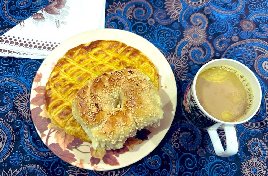 basharatw's tweet image. Nun Chai and Tchowoar! #Kashmir