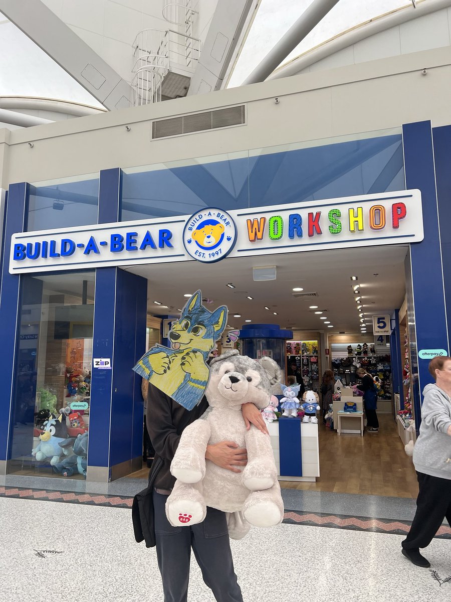 kevantan_11's tweet image. One happy wolfy boy finally got a Build-A-Bear Jumbo Wolf pup plush

See the video on how I got it: youtu.be/SJTodIjiChA

#wolfplush #wolf #wolfpup #plush #plushie #stuffedanimal #stuffed #giantwolfplush #jumbowolfplush #buildabear #jumboplush #bigplush #giantplush #bab #owo