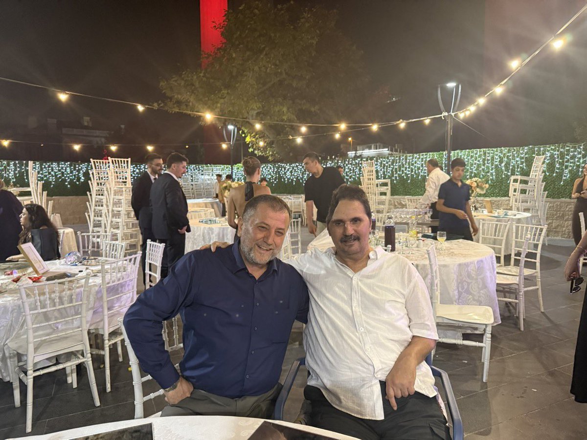 ACamekan's tweet image. Bu dünyanın, başka yerleri de olmalı henüz keşfedilmemiş.!

Yoksa bu kadar zalim ,bu kadar barbar ve kötü insan nasıl yaşayabilir bir arada..

dvc___

#İnsancayaşamak #Şefkat #Merhamet 💛💙☺️#DuenyanınRenkleri #GönüllerdeOlmak #İyilikİyidir