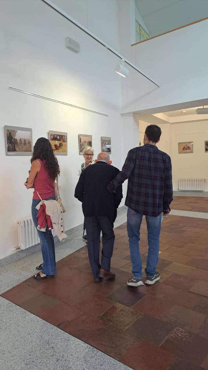 mveronicamaco's tweet photo. Mayores y pequeños no se han querido perder este primer día de exposición. https://t.co/7eU8Vpehsg