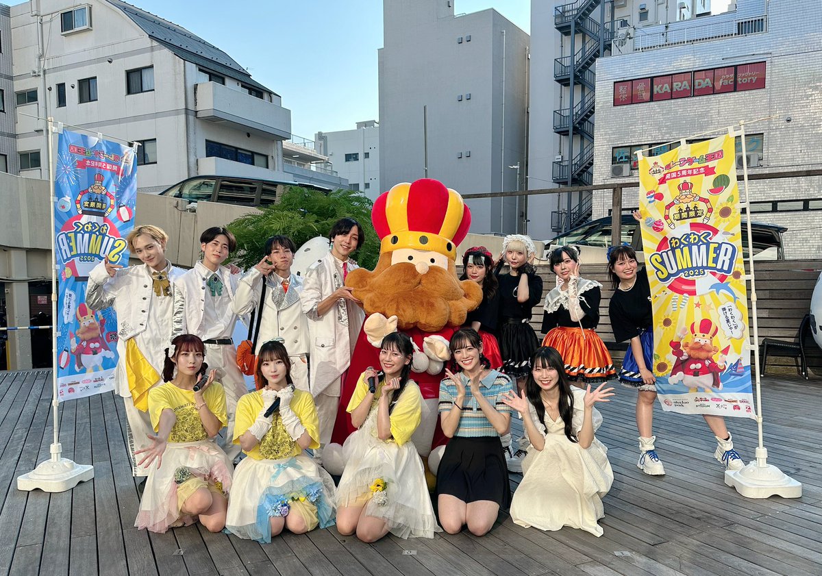 アカフーパーク 第2部もありがとうございました🌈

本日発行の横浜美少女図鑑のメンバーも加えて、トーク&amp;ライブをさせていただきました🎤
暑い中でしたが、たくさんの方に見ていただき感謝です✨
お越しいただきありがとうございました🌈
#アカフーパーク