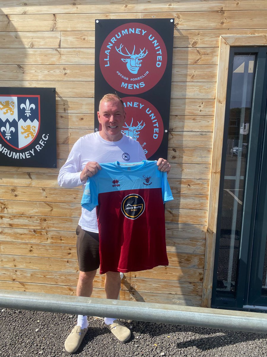 The whole Club is delighted to welcome our new 1st Team Manager <a href="/Plummer2017/">Plummer</a> 

With a wealth of experience and success as a Manager under his belt we are delighted to start this new chapter after a few frustrating years!

Good luck Plummer ❤️ 🦌