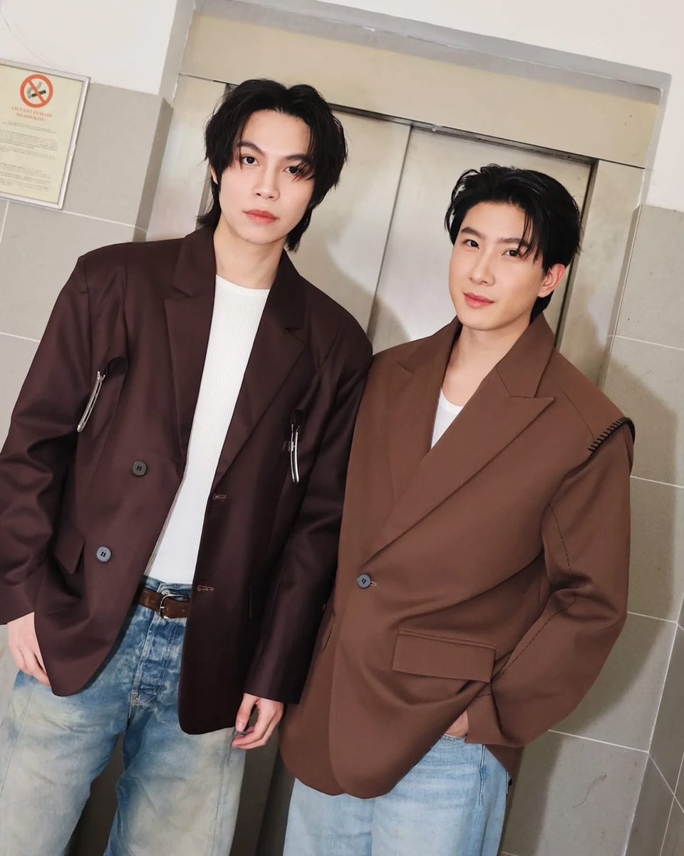 พร้อมเจอพี่สุดหล่อแล้วครับ ☺️

FK 2ndFMinRome Round2

#FK2ndFMinRomeD2
#FirstKhaotung2ndFMinRome