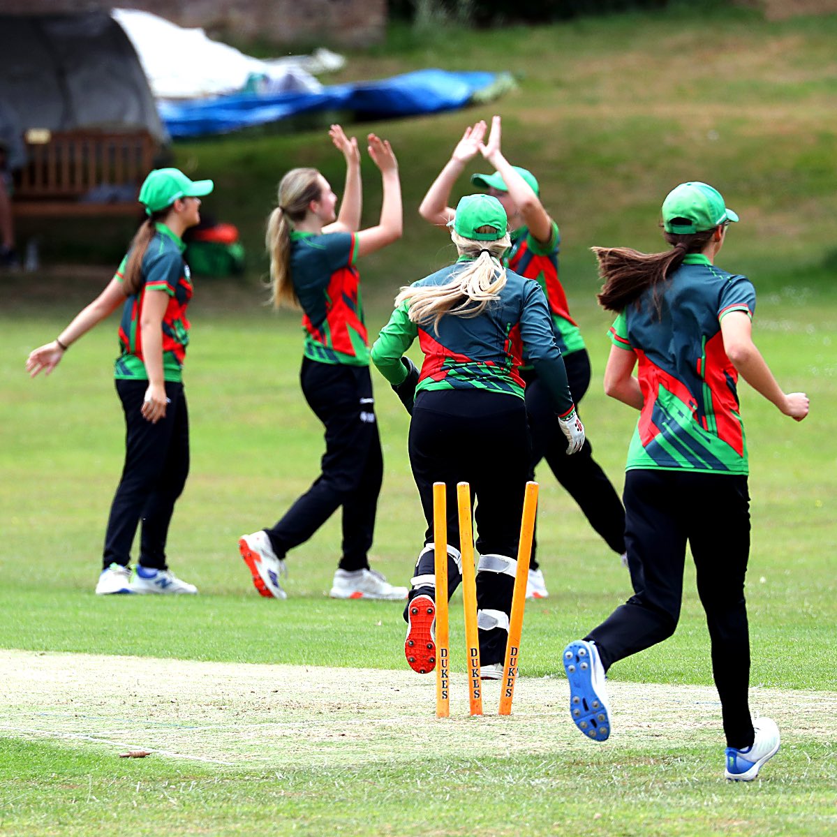 Through to 𝗙𝗜𝗡𝗔𝗟𝗦 𝗗𝗔𝗬 🏆 

Congratulations to our Under-18s, who have qualified for T20 Finals Day after a superb 19-run victory against Somerset this afternoon. 🙌 

#Foxes🦊