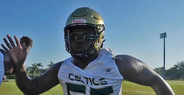 2026 DL Frederic Sainteus made the trip to #Florida yesterday for his first game day visit with the Gators.

The visit was a success for the FAU commit, and perhaps exceeded expectations.

“It was one of my best experiences of my life.”

➡️: 247sports.com/college/florid… (VIP)