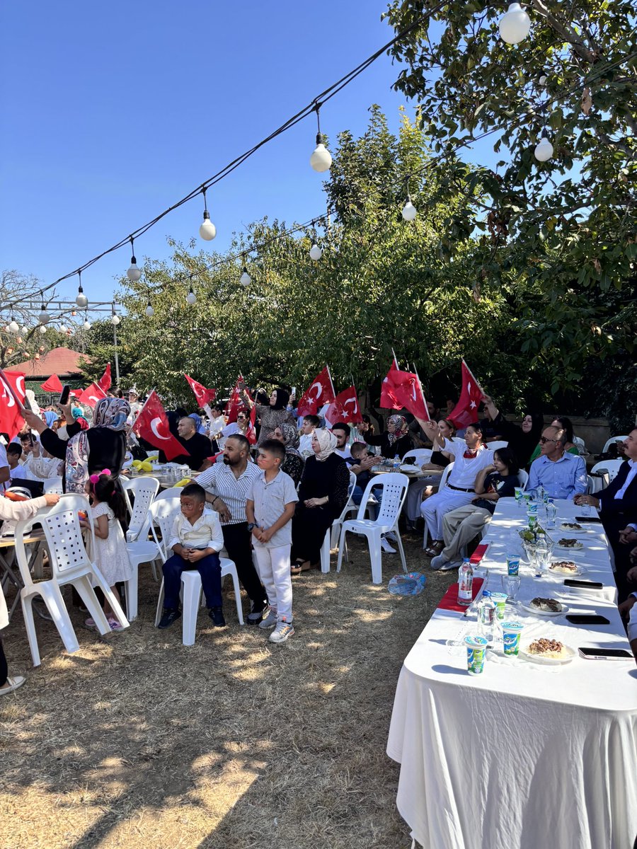 Beylikdüzü Ülkü Ocakları olarak;
Adalet ve Kalkınma Partisi Beylikdüzü İlçe Başkanlığı tarafından, İlçe Başkanı Sn. Mustafa Necati IŞIK’ın öncülüğünde düzenlenen sünnet şöleninde; İlçe Kaymakamımız Sn. Bülent Karacan, İlçe Emniyet Müdürümüz Sn. Serkan Arslan, Şehit Aileleri