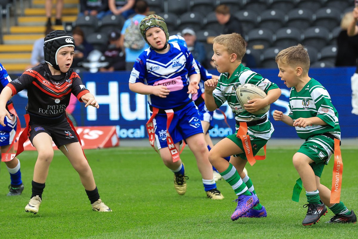 FCComFoundation's tweet image. 𝗥𝗨𝗚𝗕𝗬 𝗟𝗘𝗔𝗚𝗨𝗘 🏉

Fantastic to have youngsters from Community Rugby League teams, @GooleVikingsRL, @HullDockers1880 &amp;amp; @BransholmeBears with us on the field during half time of yesterday's game! 🙌

Brilliant to see so many youngsters enjoying Rugby League! 👏