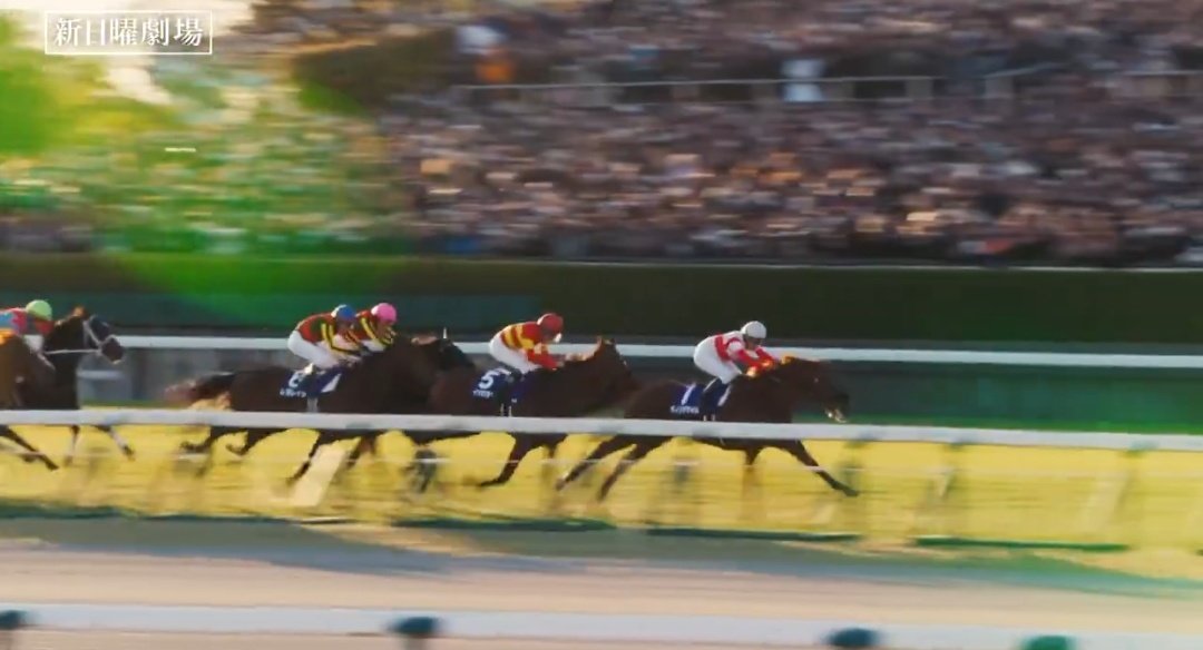 yziILGbmUA4yYK8's tweet image. レース映像は2024年の有馬記念ですね。

抜粋すると、ハナを主張したダノンデサイル🥉(1番)
番手がベラジオオペラ(5番、4着)
3、4番手にいるのが内にいる青帽がレガレイラ🥇(8番)で外のピンク帽がシャフリヤール(16番)
ディープボンドと殿に白毛のハヤヤッコもいます。
#有馬記念　#ロイヤルファミリー