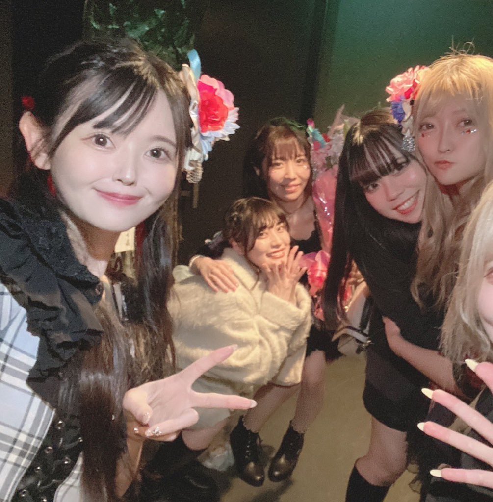 ReINC_aya's tweet image. 藤咲あや 生誕祭まであと5日🖐️
9月5日(金)
OPEN 18:30 START 18:50
📍TwinBox AKIHABARA
ゲスト様
HEAVENLYちゃん
菜月アイルさん
虹色幻想曲〜プリズム・ファンタジア〜さん
🎫ticketdive.com/event/985FQqkA…
予約待ってるね❣️
ALTも見てね✨✨