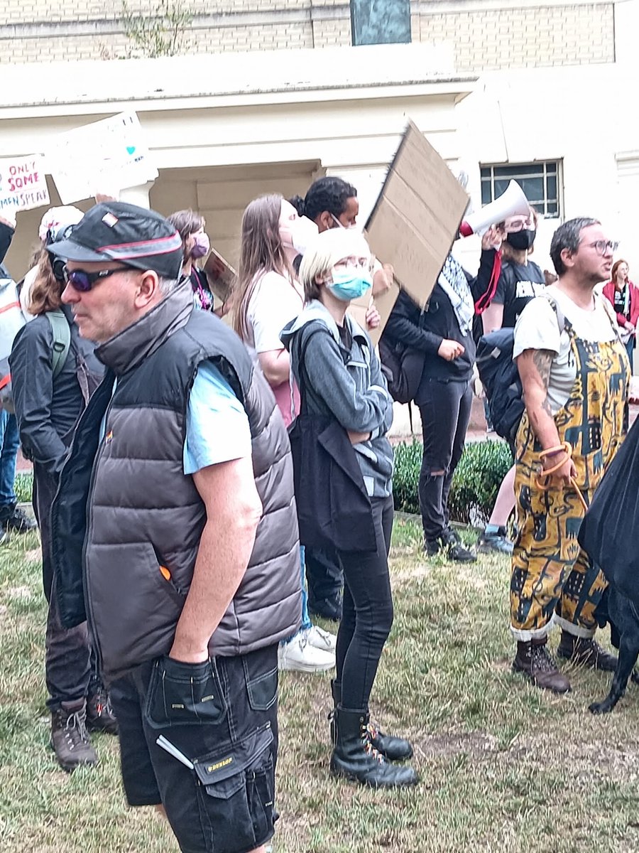 #ishouldbedeadbynow (@binnsteryorkie) on Twitter photo <a href="/ThePosieParker/">Kellie-Jay Keen</a> well I don't know, I think this bunch seem perfectly sane and normal 🤡, my hometown of #worthing yesterday.
#LetWomenSpeakWorthing <a href="/ThePosieParker/">Kellie-Jay Keen</a> well I don't know, I think this bunch seem perfectly sane and normal 🤡, my hometown of #worthing yesterday.
#LetWomenSpeakWorthing