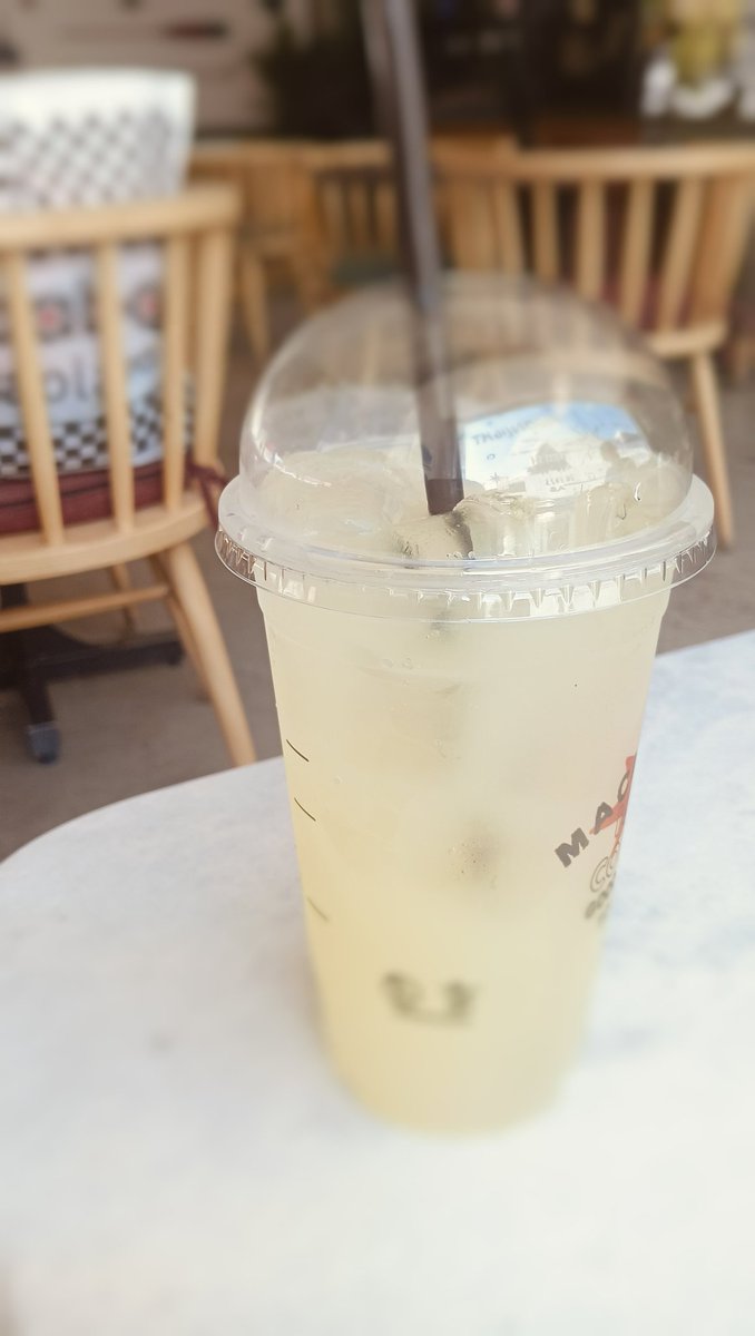 Birisi bana dedi ki, "Bugün üzgün görünüyordun. " »
Ona dedim ki, "Her gün üzgündüm, 
bugün sadece bunu gizleyecek enerjim yoktu. "

- Mario Benedetti.