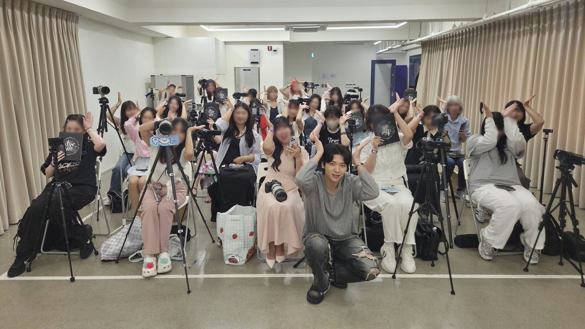 NWH_officialtwt's tweet image. [📸]

’Only 직진‘ 마지막주 차 팬사인회 종료!

  ∧_∧♡ 남도치도 새싹 앞에서는 무장해제 ꉂ☻
 (｡•́‿•̀｡) 새싹이 없으면 볼 수 없는 재롱타임까지!  
 /つ🌱つ &apos;Only 직진&apos; 활동 내내 함께 응원해 준
새싹 여러분 덕분에 즐거웠어요. 고맙습니다💛

#남우현 #NAMWOOHYUN
#TreeRing #Only직진