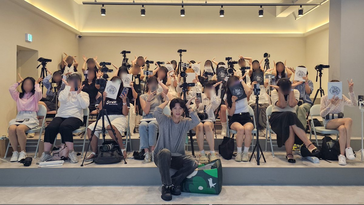 NWH_officialtwt's tweet image. [📸]

’Only 직진‘ 마지막주 차 팬사인회 종료!

  ∧_∧♡ 남도치도 새싹 앞에서는 무장해제 ꉂ☻
 (｡•́‿•̀｡) 새싹이 없으면 볼 수 없는 재롱타임까지!  
 /つ🌱つ &apos;Only 직진&apos; 활동 내내 함께 응원해 준
새싹 여러분 덕분에 즐거웠어요. 고맙습니다💛

#남우현 #NAMWOOHYUN
#TreeRing #Only직진