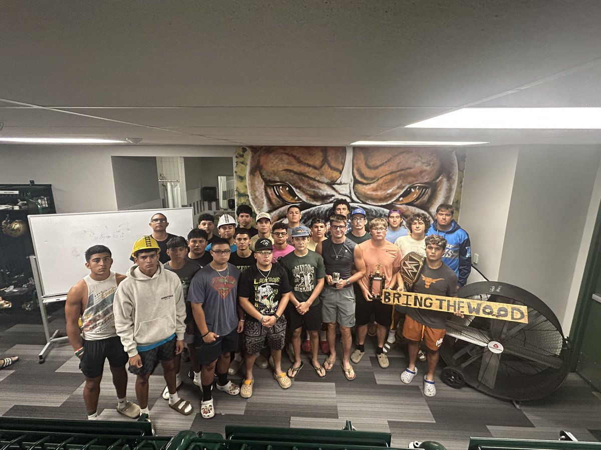 Lyford Defensive Players of the Game…entire defensive unit!!! Came up big in OT, stopped the 2 point try to secure the victory. 

LB of the week: <a href="/a_ruba55/">aiden</a> 16 total tackles / 4 TFL/ 1 sack / 2 QB hurries 

AGTG ✝️